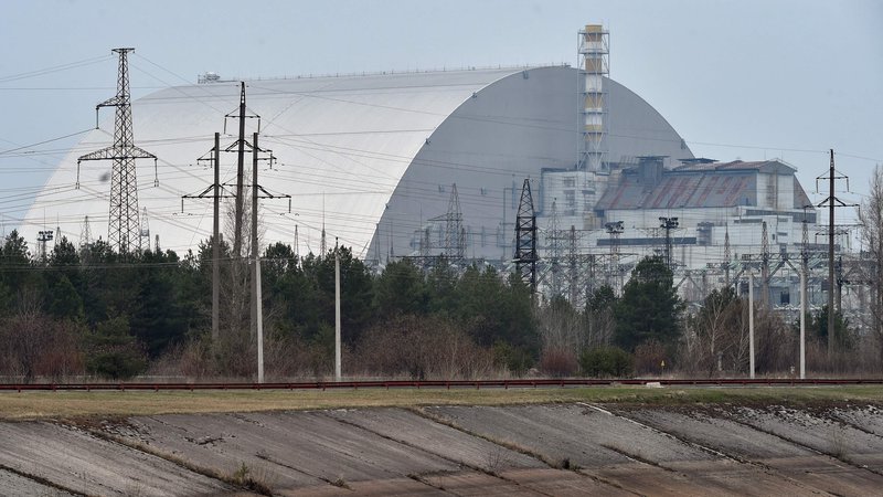 Fotografija: V Černobilu je od 24. februarja zaprtih 210 zaposlenih, ostali so tudi brez električnega napajanja. FOTO: Sergei Supinsky/AFP
