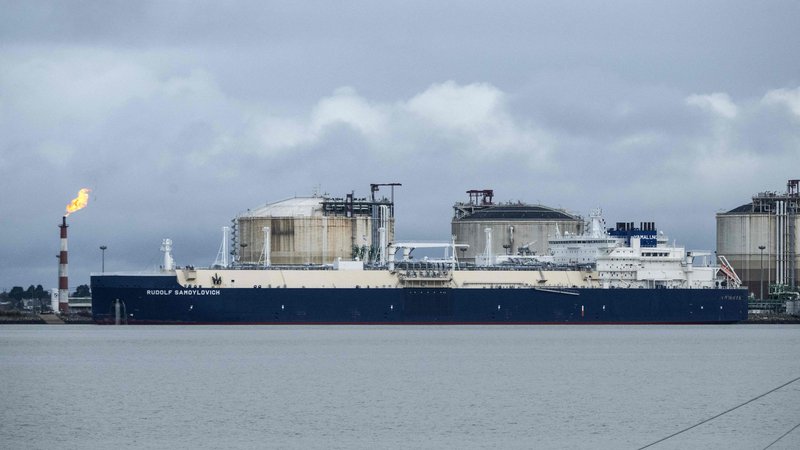 Fotografija: Ruski zemeljski plin ne prihaja v Evropo samo po plinovodih, pač pa tudi z ladjami, kot LNG.

FOTO: Loic Venance/AFP
