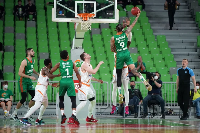 Tudi Zach Auguste je bil nerešljiva uganka za košarkarje Promitheasa. FOTO: Cedevita Olimpija
