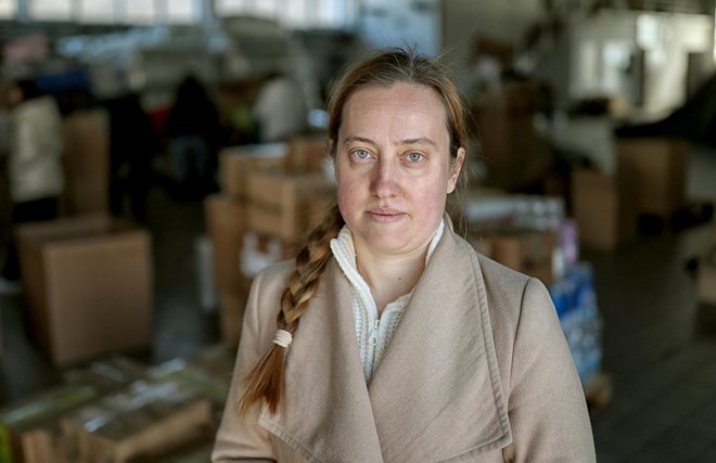 Zbiranje pomoči za domovino je trenutno glavna naloga Natalije Markevič, namestnice veleposlanika Ukrajine v Sloveniji. FOTO: Blaž Samec
