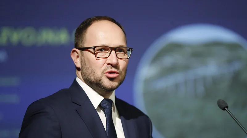 Fotografija: Minister za infrastrukturo Jernej Vrtovec je poudaril, da v Sloveniji plina in nafte ne bo zmanjkalo. FOTO: Leon Vidic/Delo