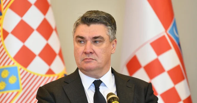 Hrvaški predsednik Zoran Milanović je jezen, ker je »nekdo očitno zatajil«. Kako je mogoče, da brezpilotnega letala ni videl nihče, se sprašuje ... FOTO: Goran Mehkek/Cropix
