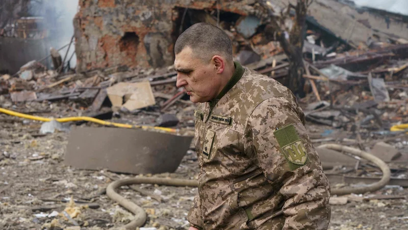 Fotografija: Po podatkih Združenih narodov je do zdaj v Ukrajini umrlo najmanj 564 civilistov, od tega 41 otrok, a boji se ne umirjajo. FOTO: Emre Caylak/AFP
