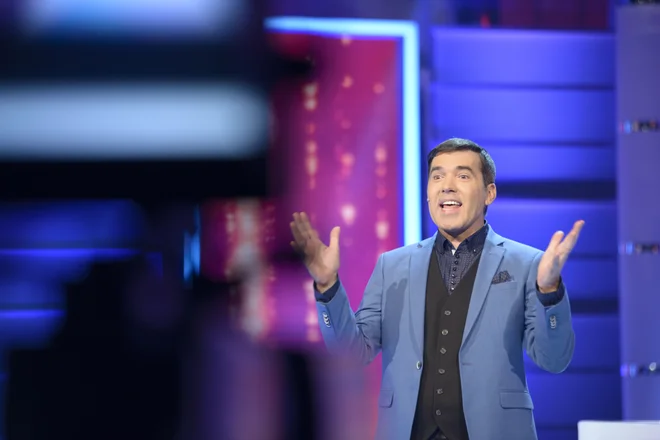 Na malih zaslonih kraljuje že 30 let, v ozadju vsega pa je bilo vedno samo delo, ne glamur ali morda spletke, pravi. FOTO: Urh Pirc/RTV Slovenija