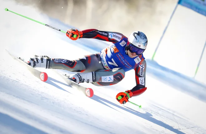 Henrik Kristoffersen med drznim nastopom v Kranjski Gori. FOTO: Matej Družnik/Delo
