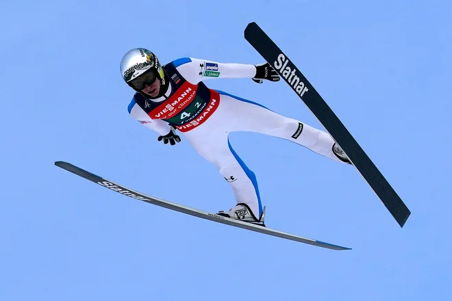 Peter Prevc je v prvo pristal pri 231 metrih. FOTO: Terje Bendiksby/AFP
