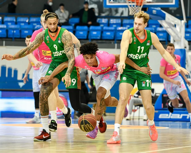 Olimpija je dosegla 12. zaporedno zmago. FOTO: Aba
