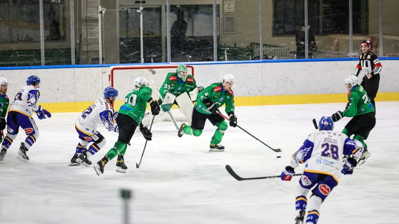 Fotografija: Olimpija je prejela osem golov. FOTO: Črt Piksi
