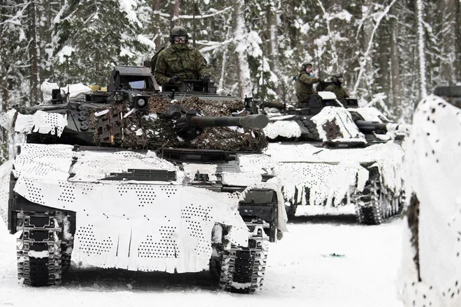 Namen vaje je preizkusiti in izboljšati pripravljenost zavezniških sil za bojevanje v težkih razmerah, ki jih prinašata mraz in arktično okolje. Foto: Alain Jocard/Afp
