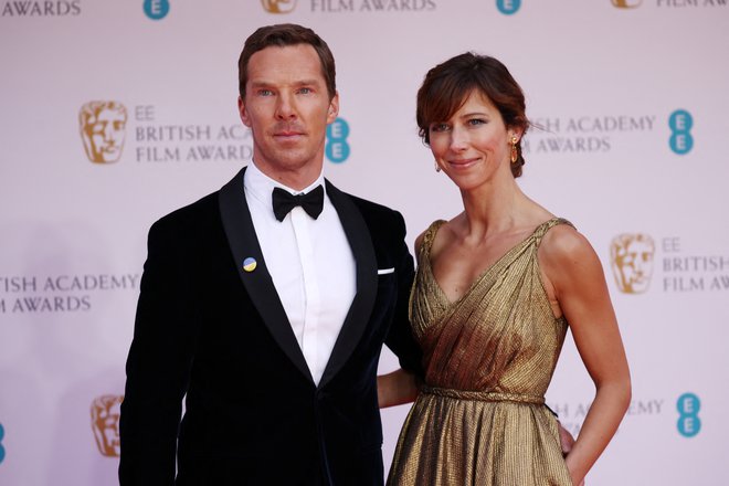 Benedict Cumberbatch s soprogo Sophie Hunter je z značko izrazil podporo Ukrajini. FOTO: Henry Nicholls/Reuters

