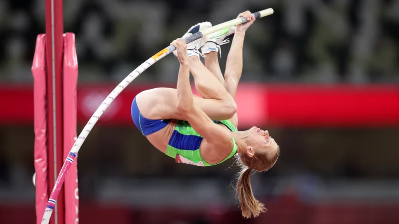 Fotografija: Tina Šutej premika mejnike v skoku s palico. FOTO: Hannah Mckay/Reuters