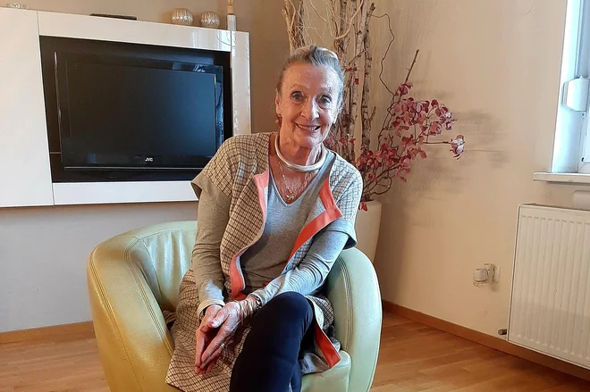 &raquo;Moje kolekcije je vedno sestavljalo nekaj klasičnih oblačil, z mislijo na ženske, ki so bile še delovno aktivne. Nekatere od njih so bile pogumne in bi nosile celo kaj drznejšega od mojih kreacij,&laquo; pravi Mojca Beseničar. FOTO: Brane Maselj
