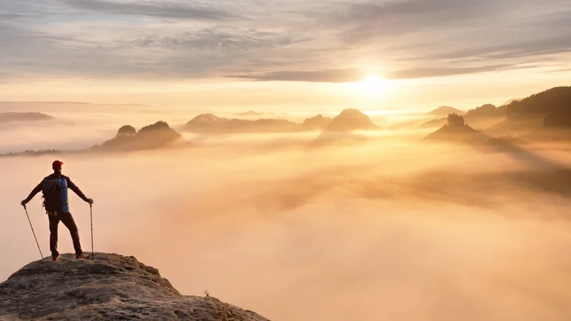 Fotografija: Če tehtate okoli 73 kg, boste po enournem pohodu pokurili okoli 600 kalorij. FOTO: Shutterstock