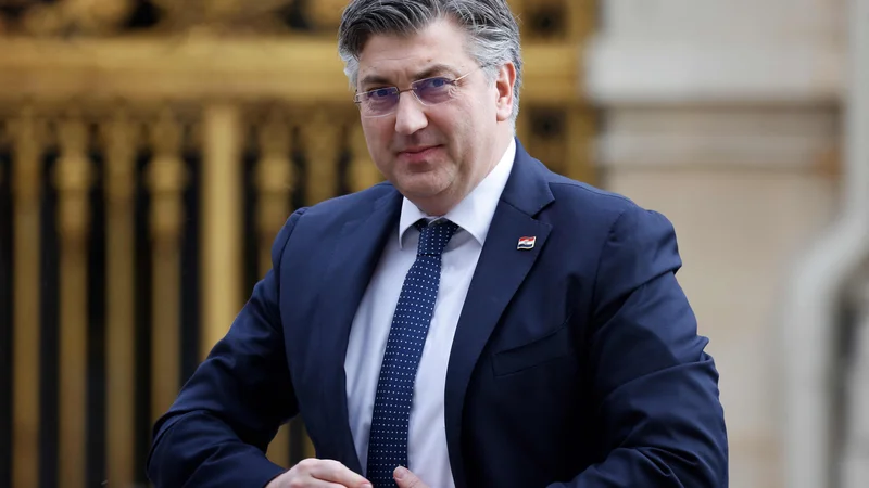 Fotografija: Premier Andrej Plenković molči, z obrambnega ministrstva pa so v imenu vlade sporočili, da motorji ne sodijo v kategorijo vojaške opreme. FOTO: Ludovic Marin/AFP