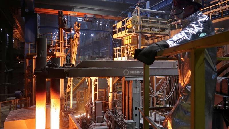 Fotografija: Proizvodnja neona v Ukrajini je stranski produkt ruske industrije jekla. FOTO: Polina Ivanova/Reuters