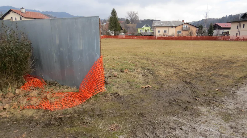 Fotografija: Občina Moravče in država bi dom za starejše zgradili na zemljišču, ki je v lasti MGC Bistrica. FOTO: Bojan Rajšek/Delo