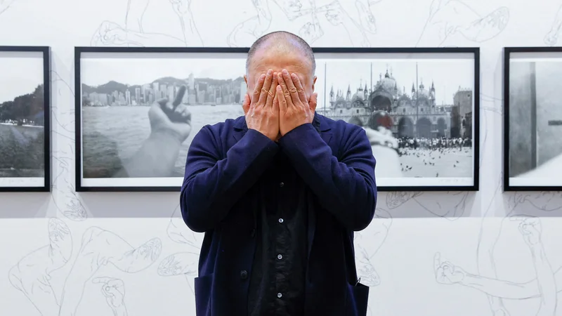 Fotografija: Danes se je Ai Weiwei srečal z novinarji. FOTO: Lisa Leutner/Reuters