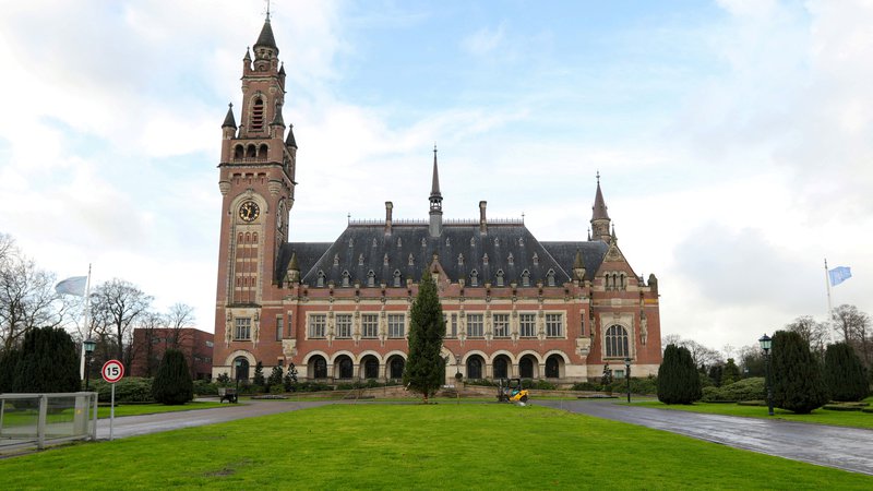 Fotografija: Palača miru v Haagu, kjer ima sedež Meddržavno sodišče (ICJ), najvišji sodni organ Združenih narodov. Foto: Eva Plevier/Reuters
