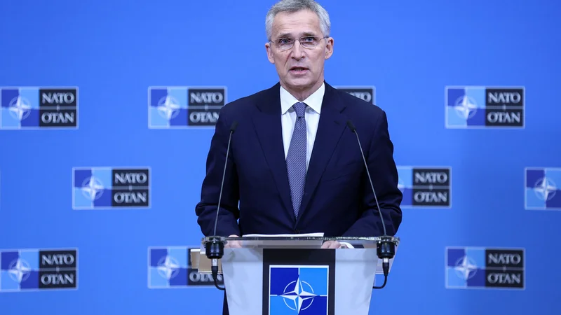 Fotografija: Generalni sekretar Nata Jens Stoltenberg je Rusijo pozval, naj ne uporabi kemičnega orožja. FOTO: Kenzo Tribouillard/AFP