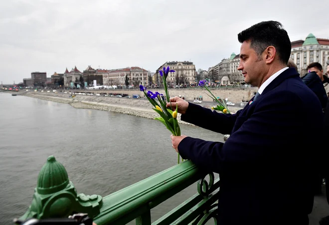 Opozicijski kandidat za premiera Peter Marki-Zay na današnjem shodu. FOTO: Marton Monus/Reuters
