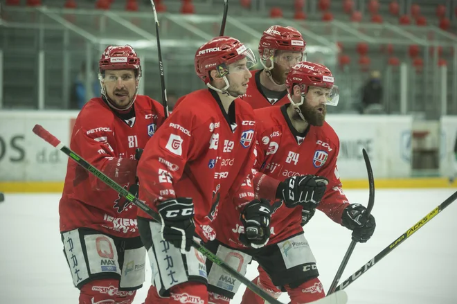 Jeseničani so odlično štartali v četrtfinale alpske lige. FOTO: Jure Eržen/Delo
