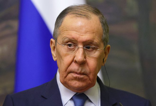 Lavrov zatrjuje, da ga usmerjajo ocene ruskih pogajalcev. FOTO: Evgenia Novozhenina/Reuters

