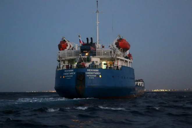 Največja težava Rusije niso sankcije, ampak prostovoljne odpovedi naročil.&nbsp; FOTO: Hani Amara/Reuters
