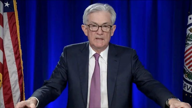 V ameriški centralni banki, ki jo vodi Jerome Powell, so dvignili ključno obrestno mero na 0,25 odstotka in sporočili, da bo ta konec tega leta v razponu med 1,75 in dvema odstotkoma. Foto: Federal Reserve Via Reuters