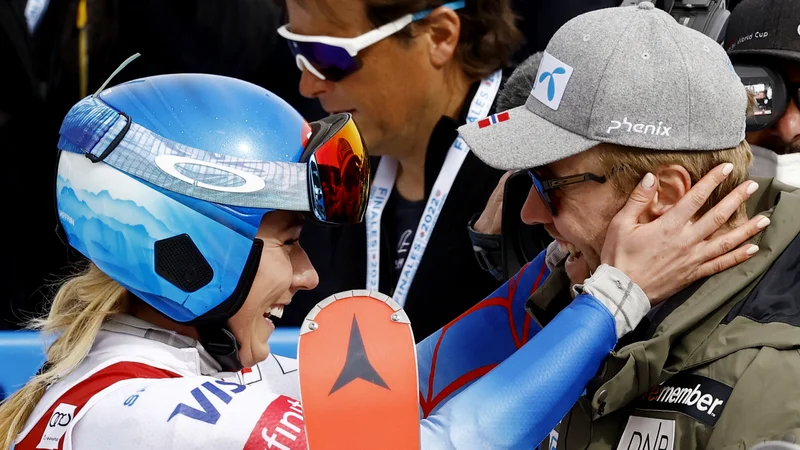 Fotografija: Mikaela Shiffrin in Aleksander Aamodt Kilde sta imela obilo razlogov za veselje. FOTO: Christian Hartmann/Reuters