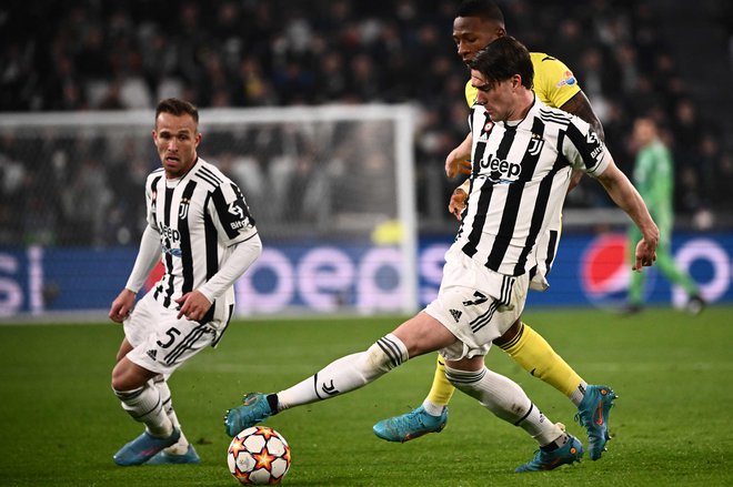 Dušan Vlahović je zatresel vratnico, to je bilo premalo za Juventus. FOTO: Marco Bertorello/AFP
