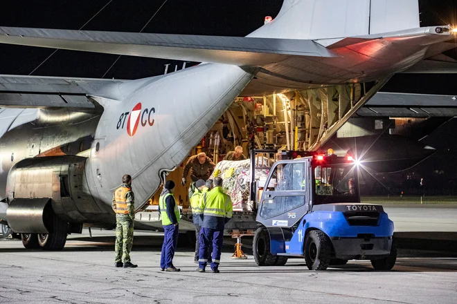 Evropska vojaška misija Eufor se je v Bosni in Hercegovini okrepila z dodatnimi 500 vojaki, kar naj bi bil jasen znak tistim, ki si želijo povečane nestabilnosti v tej državi, da jim Evropa ne bo dala prostih rok. Foto Rafael Schicher/Eufor/Reuters
