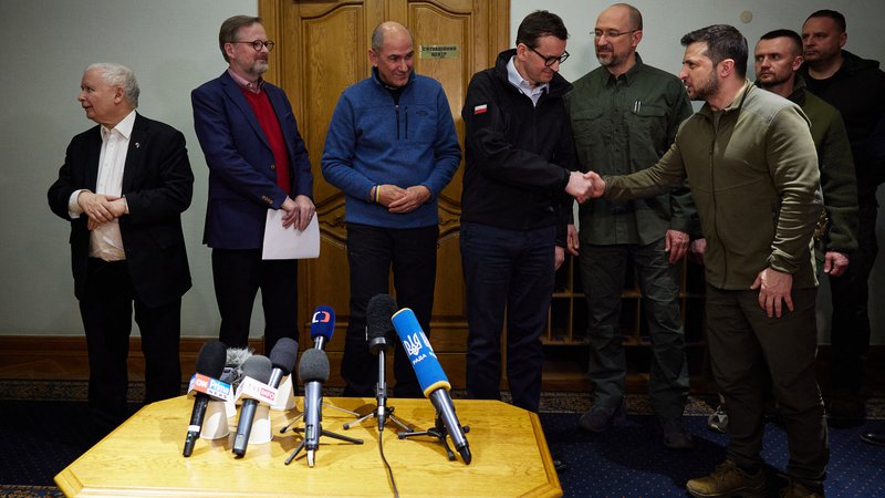 Fotografija: Politika v času vojne. Četverica, ki je odpotovala v Kijev, je uglašena – vsi so predstavniki desnih, nacionalkonservativnih strank, vsi evroskeptiki. FOTO: urad ukrajinskega predsednika/AFP

