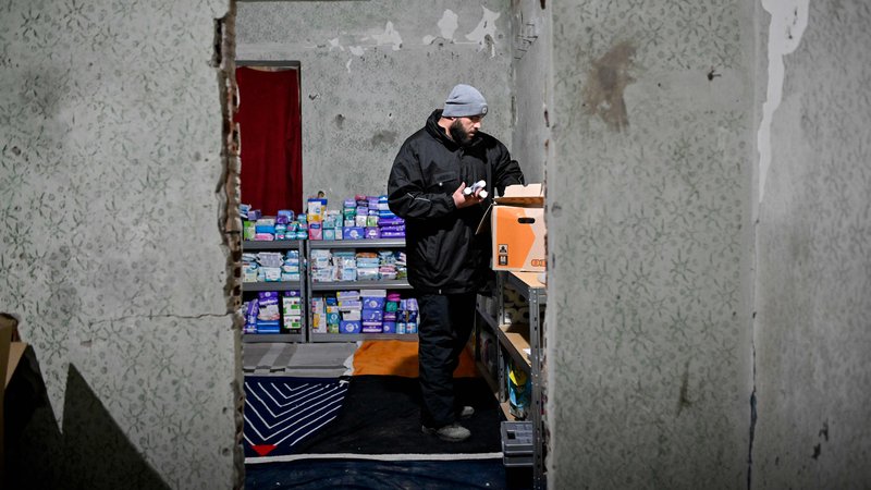Fotografija: Ruske sile ne upoštevajo norm mednarodnega humanitarnega prava. FOTO: Armend Nimani/Afp
