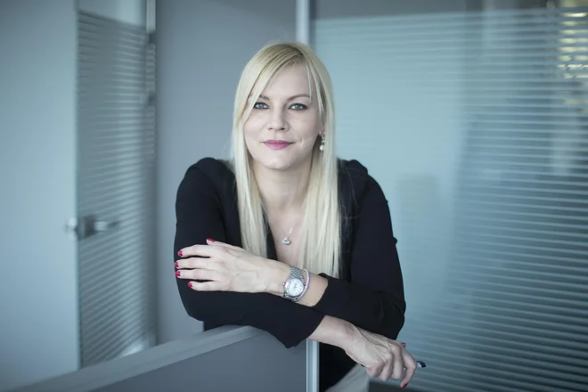 odvetnica dr. Minu A. Gvardjančič, partnerka v odvetniški družbi Ketler in Partnerji, članici združenja Karanović o&nbsp;razlogih za pobudo za presojo ustavnosti zakona o omejitvi in porazdelitvi valutnega tveganja med kreditodajalci in kreditojemalci kreditov v švicarskih frankih. Foto: Jure Eržen/Delo
