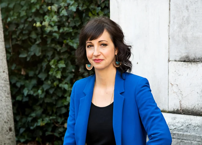 &raquo;Nisem še tam, kjer bi glasovno želela biti, a mi bo z vztrajnostjo, disciplino in izdatno pomočjo moje ljube profesorice zagotovo uspelo,&laquo; je prepričana Jadranka Juras. FOTO: Nataša Kralj
