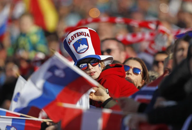 Če bodo slovenski skakalci v Planici povsem na vrhu, velja: Klobuk dol! FOTO: Matej Družnik
