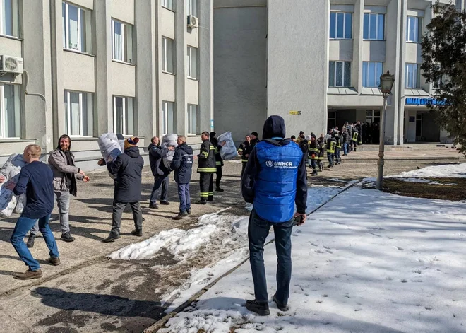 ZN so objavili fotografijo, ki prikazuje humantirani koridor v Sumiju. FOTO: Afp
