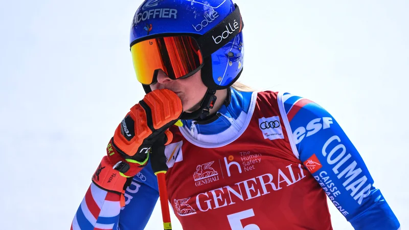 Fotografija: Tessa Worley (na fotografiji) je prav na zadnji tekmi sezone v veleslalomskem seštevku prehitela Švedinjo Saro Hector. FOTO: Nicolas Tucat/AFP