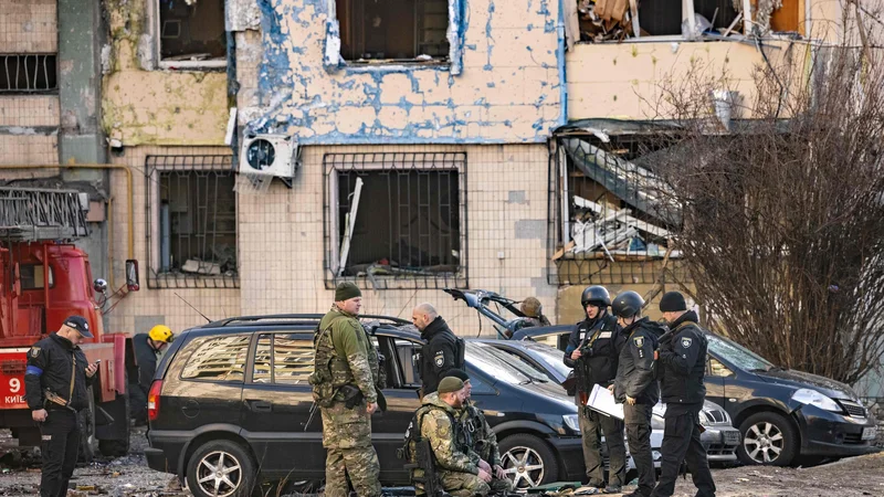 Fotografija: Po informacijah iz Kijeva so se sile na obeh straneh omejile na taktično delovanje in zbirajo rezerve. FOTO: Fadel Senna/AFP