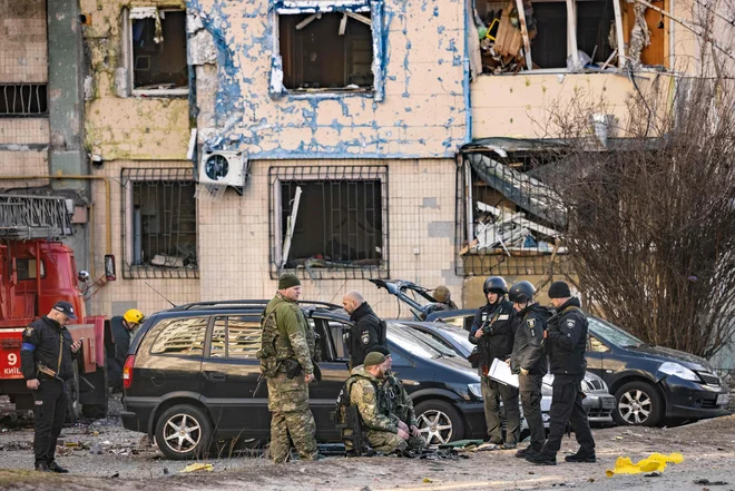 Po informacijah iz Kijeva so se sile na obeh straneh omejile na taktično delovanje in zbirajo rezerve. FOTO:&nbsp;Fadel Senna/AFP
