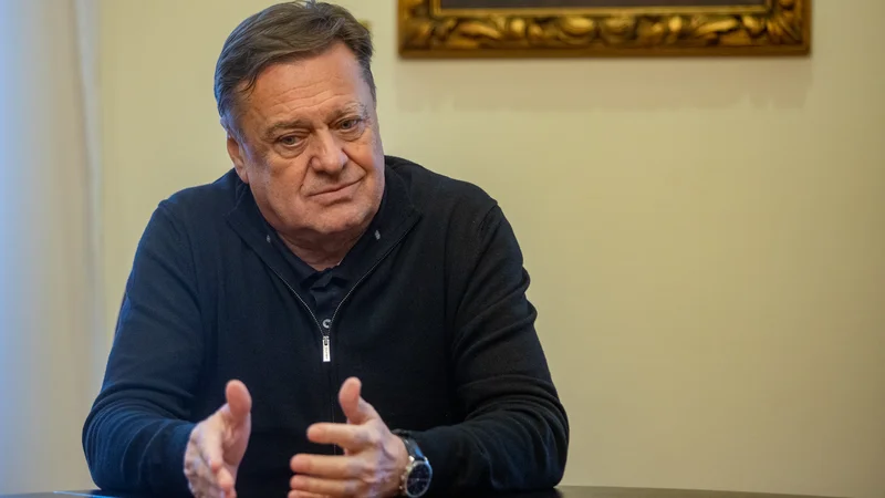 Fotografija: Župan Zoran Janković očitno favorizira lokacijo, ki je z najmanj 20.000 stanovalci v neposredni bližini verjetno najbolj gosto naseljena točka države? Foto Voranc Vogel/Delo