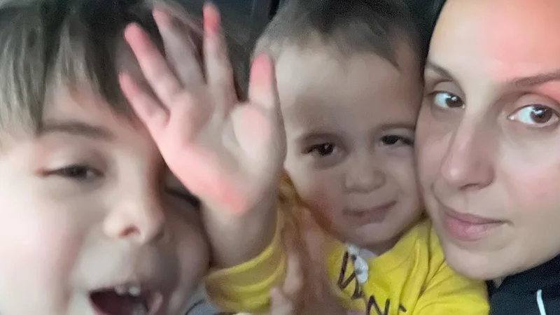 Fotografija: Za evakuacijo svojih dveh sinov se je Džamala odločila kmalu po tem, ko so v Kijevu odjeknile prve eksplozije. Foto: Osebni Arhiv