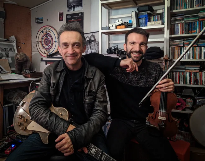 Mauro Durante in Justin Adams prepletata različne glasbene stile. FOTO: osebni arhiv
