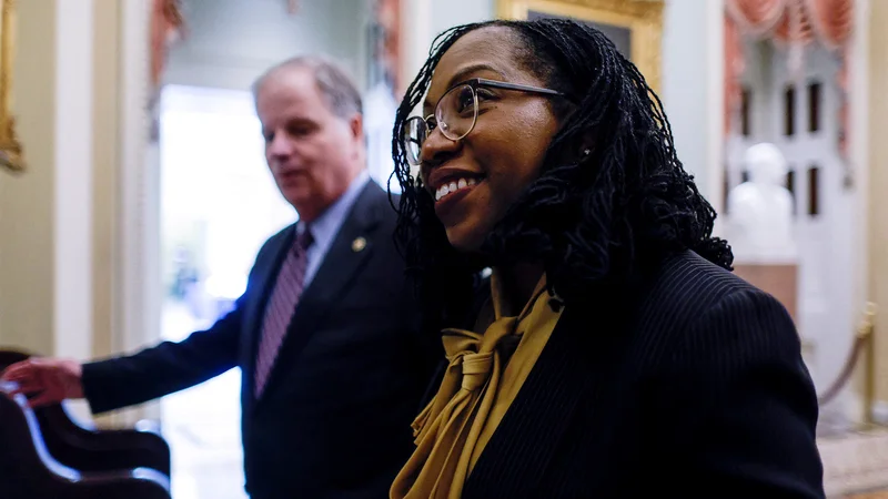 Fotografija: Senatni odbor za pravosodje je začel zasliševati kandidatko demokratskega predsednika za vrhovno sodnico Ketanji Brown Jackson. Foto Jonathan Ernst/Reuters