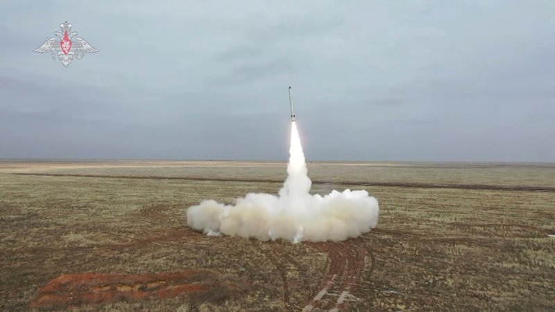 Fotografija: Izstrelitev ruske balistične rakete Iskander med vojaškimi vajami februarja letos. FOTO: Reuters
