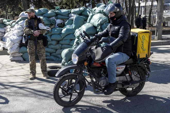 Življenje te dni v Kijevu. FOTO:&nbsp;Afp
