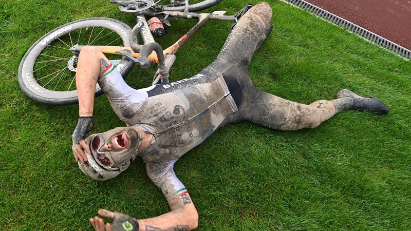 Fotografija: Sonny Colbrelli je lani slavil zmago na dirki Pariz-Roubaix. FOTO: Vincent Kalut/Reuters
