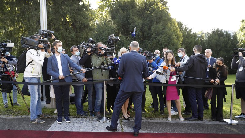 Fotografija: Z ostrimi in kritičnimi izjavami glede vojne v Ukrajini se predsednik vlade precej uspešno bojuje za pozornost medijev v Evropi in doma. FOTO: Leon Vidic
