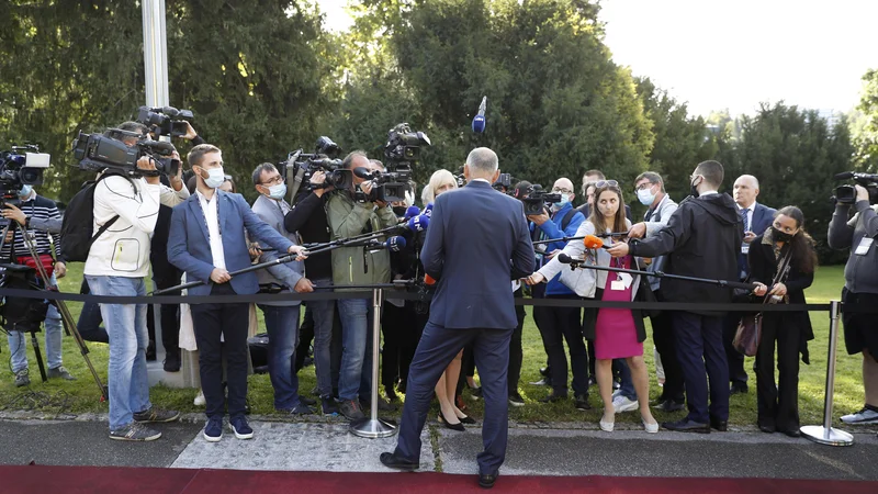 Fotografija: Z ostrimi in kritičnimi izjavami glede vojne v Ukrajini se predsednik vlade precej uspešno bojuje za pozornost medijev v Evropi in doma. FOTO: Leon Vidic