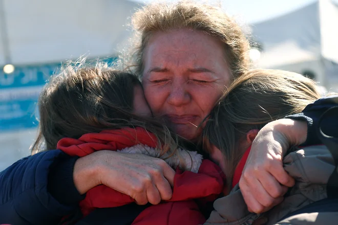 Po ocenah ZN je moralo zaradi vojne oditi od doma več kot deset milijonov Ukrajincev. FOTO: Clodagh Kilcoyne/Reuters

